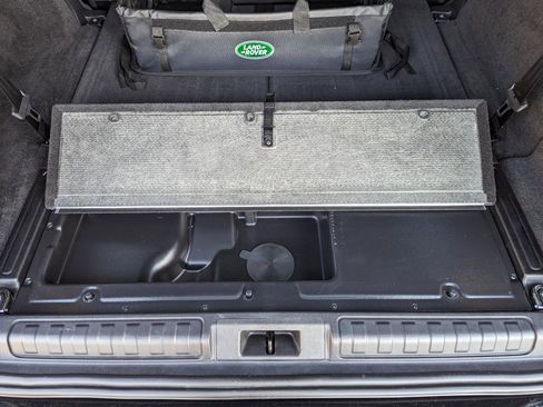 Used 2024 Land Rover Discovery Dynamic SE image 44