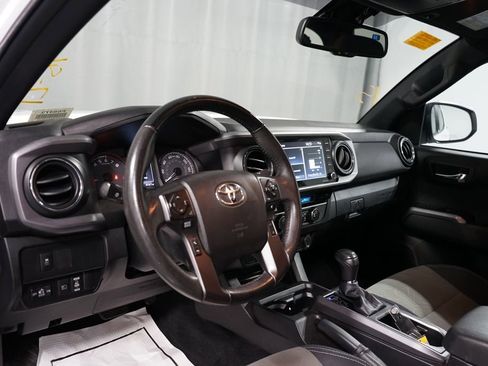 Used 2023 Toyota Tacoma TRD Off-Road image 7