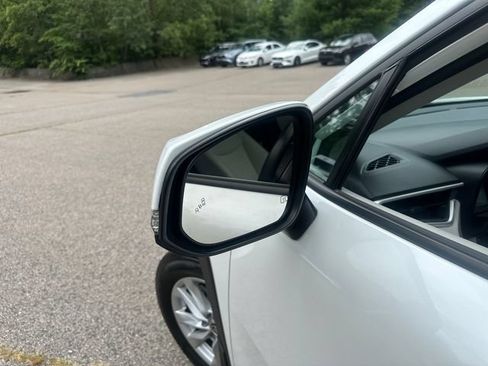 Used 2024 Toyota Corolla Cross LE w/ Moonroof Package AWD/4WD image 17