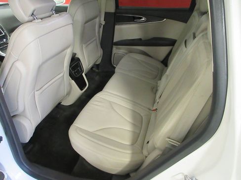 Used 2016 Lincoln MKX Select w/ Select Plus Package FWD image 22
