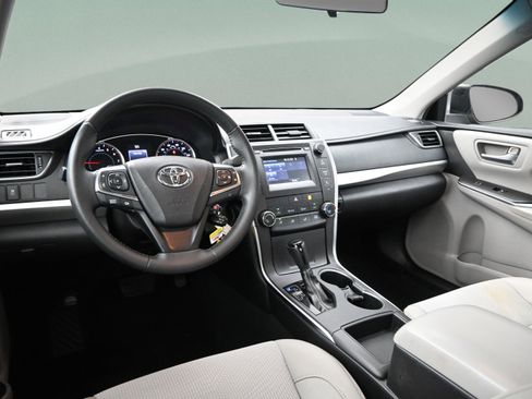 Used 2017 Toyota Camry SE w/ Moonroof Package FWD image 35
