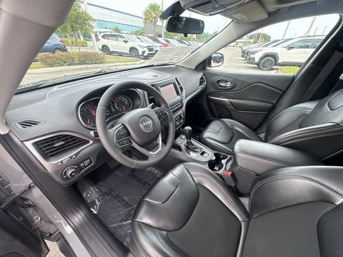 Used 2020 Jeep Cherokee Latitude Plus FWD image 12