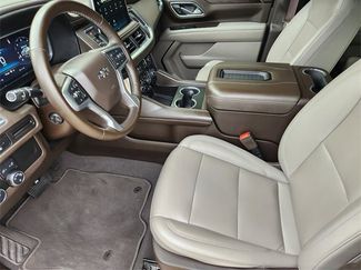 Used 2023 Chevrolet Tahoe Z71 w/ Luxury Package AWD/4WD video 4