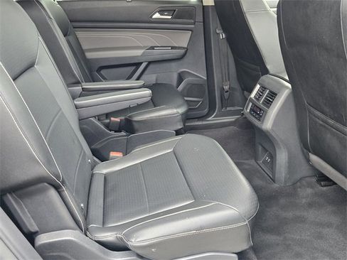 Used 2022 Volkswagen Atlas SE w/ Black Wheel Package image 14