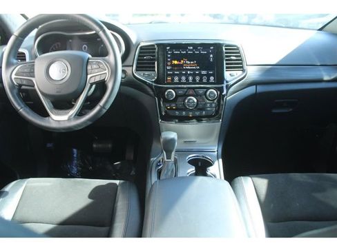 Used 2022 Jeep Grand Cherokee Laredo X image 14