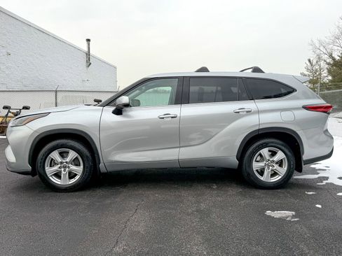 Used 2022 Toyota Highlander LE image 4