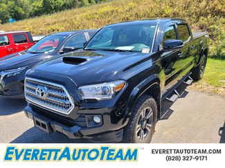 Used 2017 Toyota Tacoma TRD Sport image 1