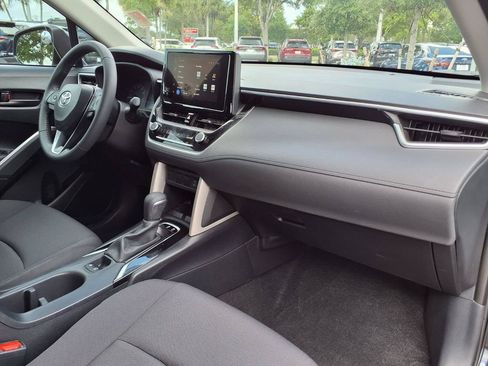 Used 2024 Toyota Corolla Cross LE FWD image 11
