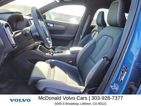 Used 2024 Volvo XC40 B5 Core image 5