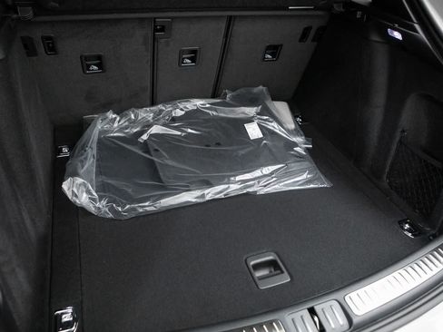 New 2026 Porsche Macan AWD/4WD image 38