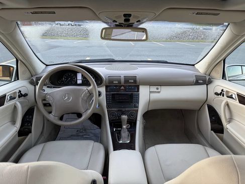 Used 2005 Mercedes-Benz C 320 Sedan image 18