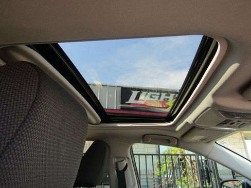 Used 2021 Toyota RAV4 XLE w/ Convenience Package AWD/4WD image 8
