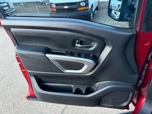 Used 2017 Nissan Titan PRO-4X image 15