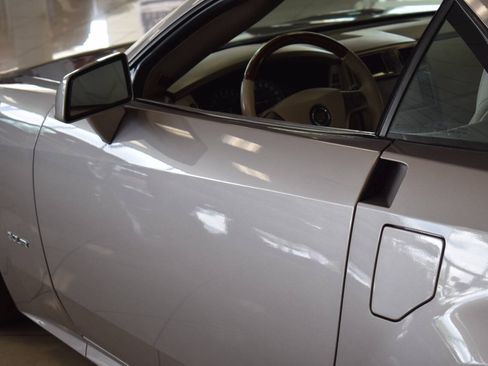 Used 2005 Cadillac XLR RWD image 36