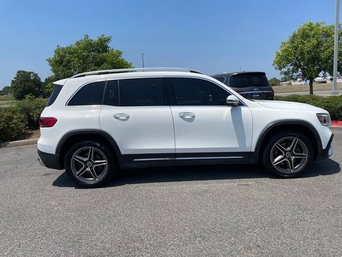 Used 2021 Mercedes-Benz GLB 250 4MATIC image 9