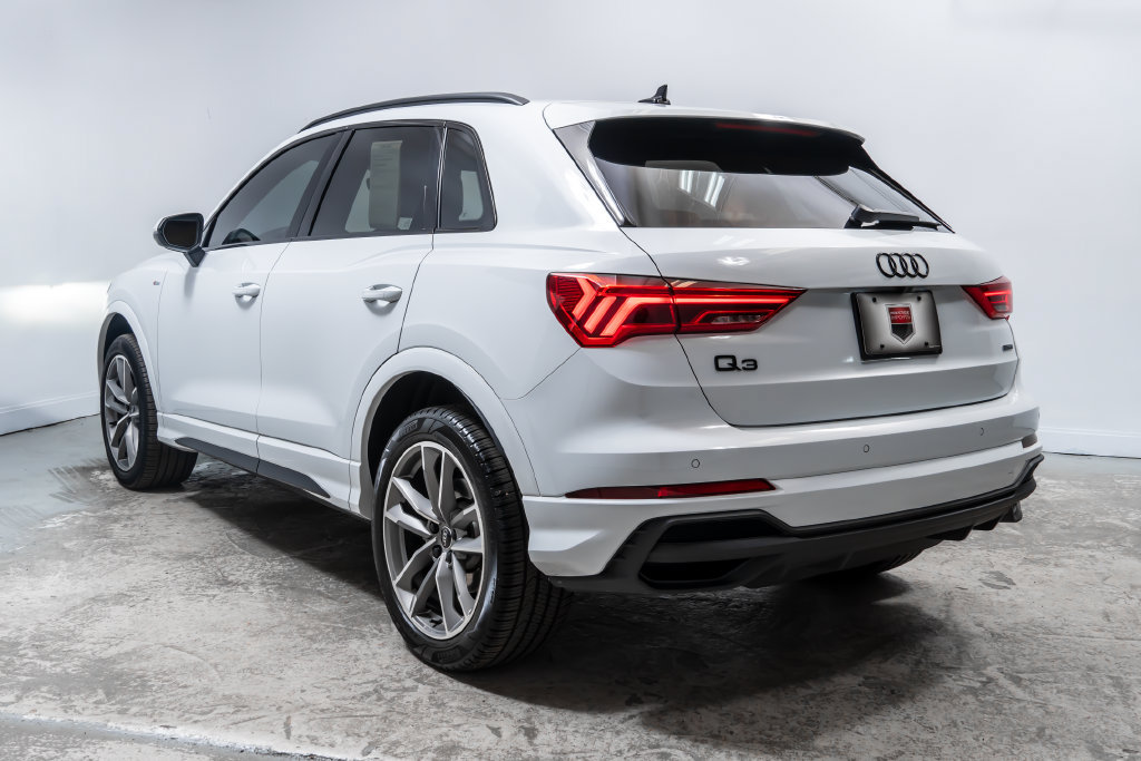 Used 2024 Audi Q3 2.0T Premium w/ Convenience Package AWD/4WD image 3