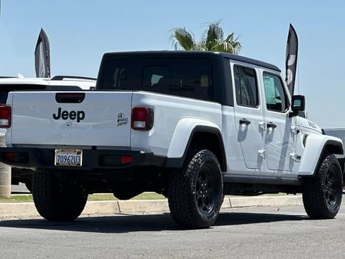 Used 2023 Jeep Gladiator Mojave AWD/4WD image 3