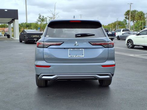New 2025 Mitsubishi Outlander SE image 5