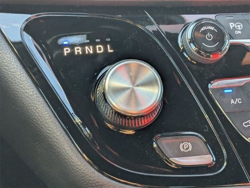 Used 2020 Chrysler Pacifica Limited w/ Quick Order Package 27H Red S image 12