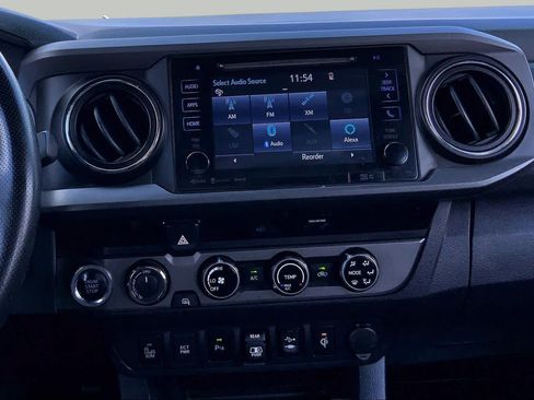 Used 2018 Toyota Tacoma TRD Off-Road w/ Technology Package AWD/4WD image 7