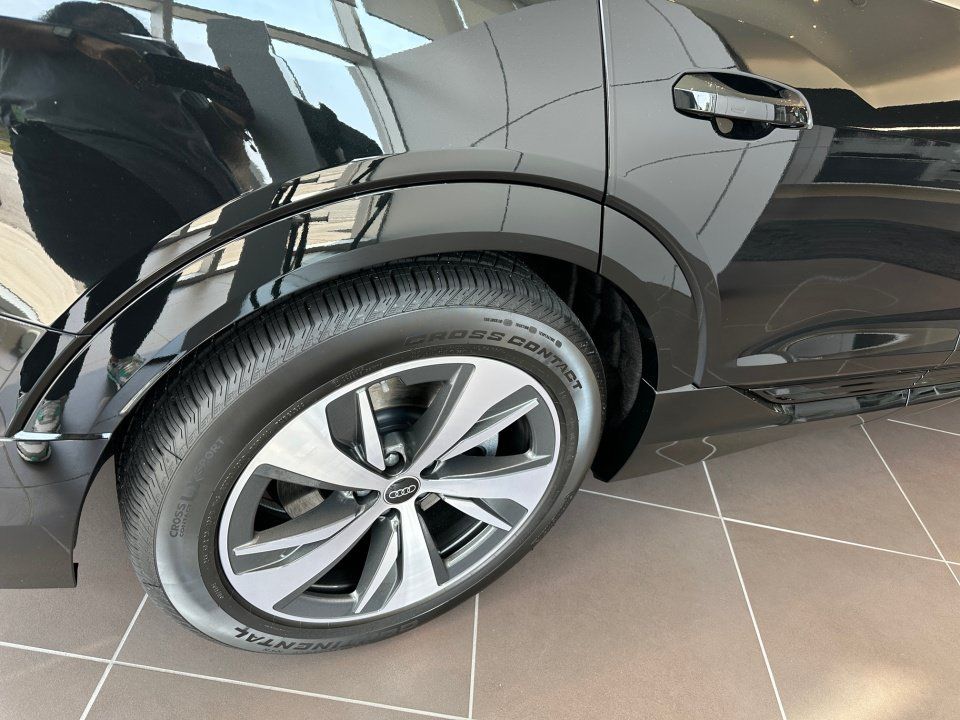 Used 2024 Audi Q8 e-tron Premium Plus AWD/4WD image 23