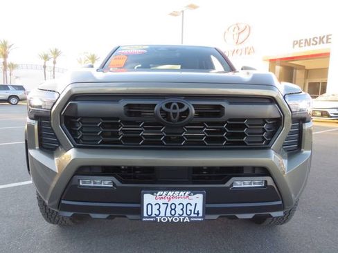 Certified 2025 Toyota Tacoma TRD Off-Road image 2