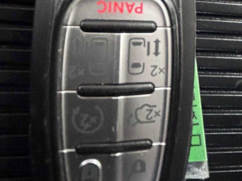 Used 2022 Chrysler Pacifica Touring-L FWD image 40