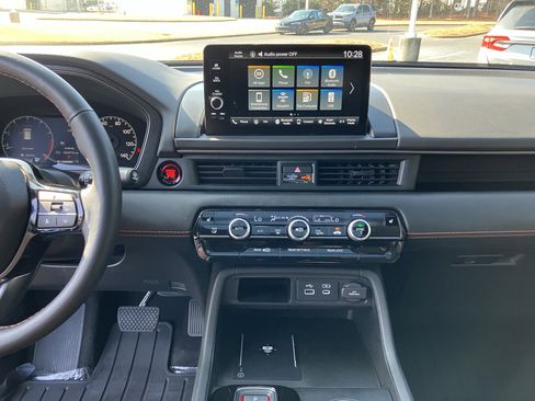 Used 2024 Honda Pilot TrailSport image 25