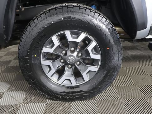 Used 2022 Toyota Tacoma TRD Off-Road AWD/4WD image 17