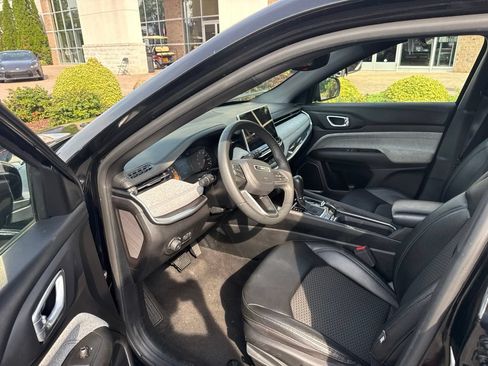 Used 2024 Jeep Compass Latitude AWD/4WD image 8
