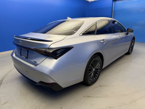 Used 2019 Toyota Avalon XSE w/ All Weather Liner Package FWD image 7