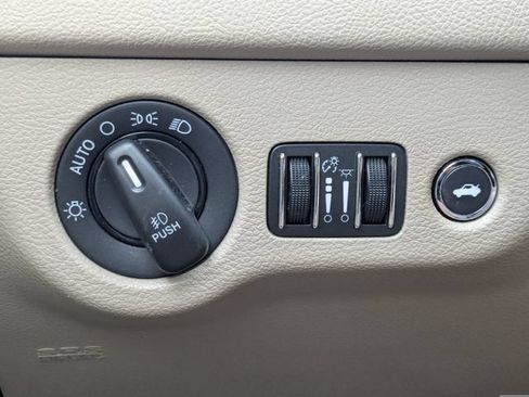 Used 2014 Chrysler 300 C RWD image 34