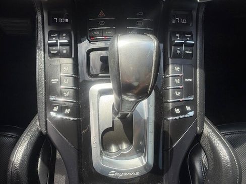 Used 2017 Porsche Cayenne Platinum Edition image 31