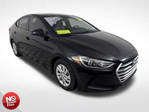 Used 2018 Hyundai Elantra SE image 1