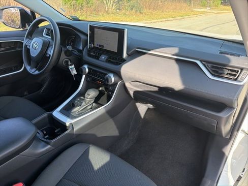 Used 2025 Toyota RAV4 LE image 9