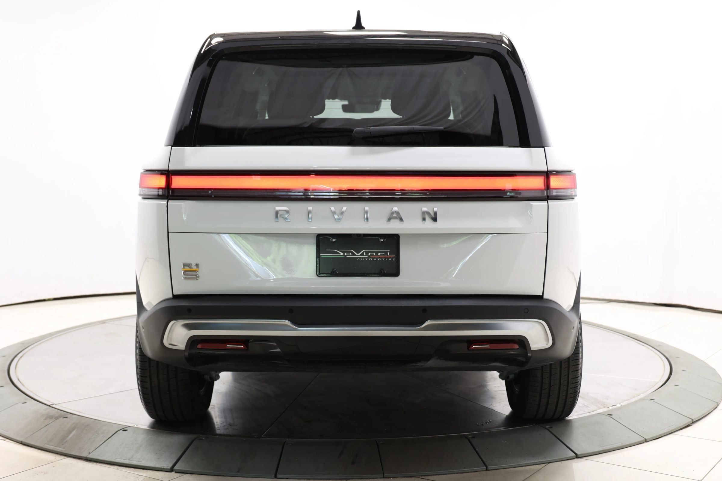 Used 2024 Rivian R1S Adventure Quad AWD/4WD image 72
