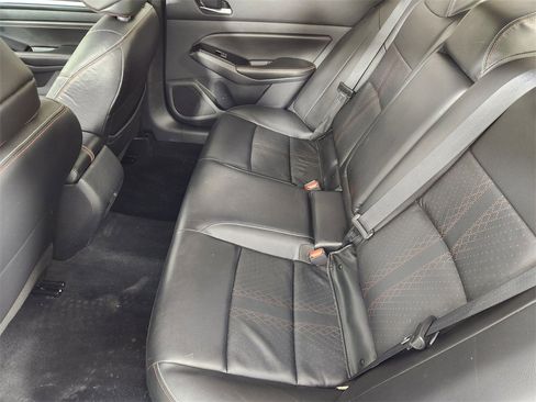 Used 2023 Nissan Altima 2.5 SR w/ SR Premium Package image 13