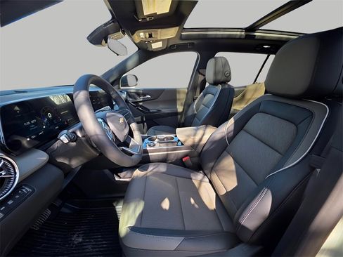 New 2026 Chevrolet Equinox LT w/ Convenience Package II image 18