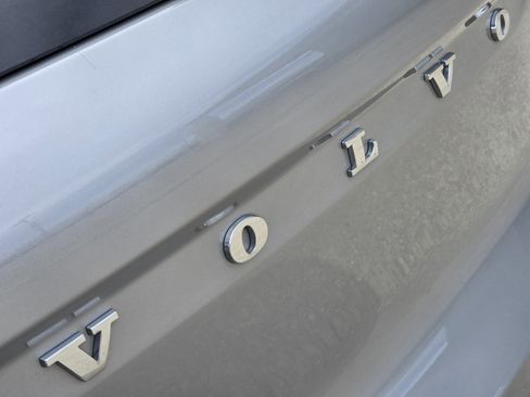 Used 2025 Volvo XC40 B5 Plus AWD/4WD image 13