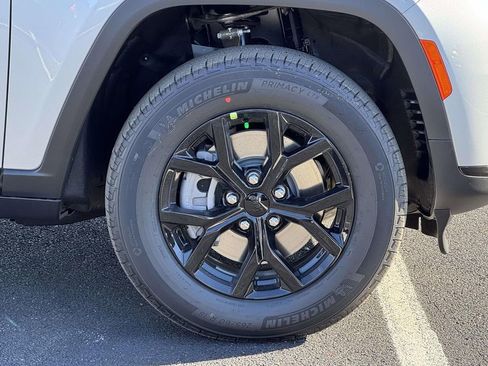 New 2025 Jeep Grand Cherokee L Altitude image 12