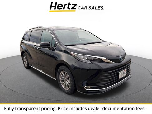 Used 2024 Toyota Sienna XLE FWD image 1