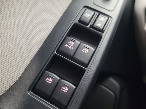 Used 2015 Subaru Forester 2.5i Premium w/ All-Weather Package image 27