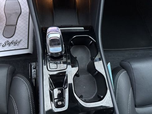 Certified 2025 Volvo XC40 B5 Plus image 31