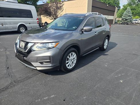 Used 2017 Nissan Rogue SV w/ Sun & Sound Touring Package FWD image 2