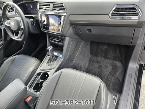 Used 2022 Volkswagen Tiguan SE FWD image 17