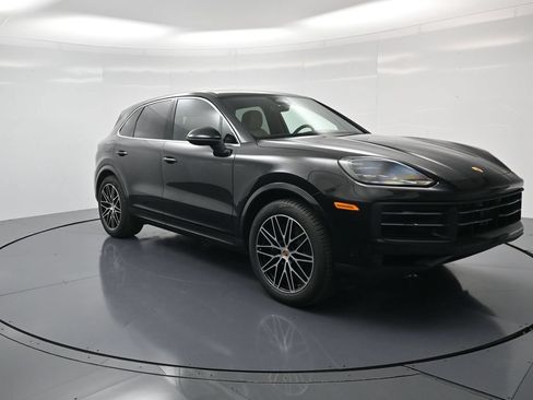 Certified 2026 Porsche Cayenne AWD/4WD image 32