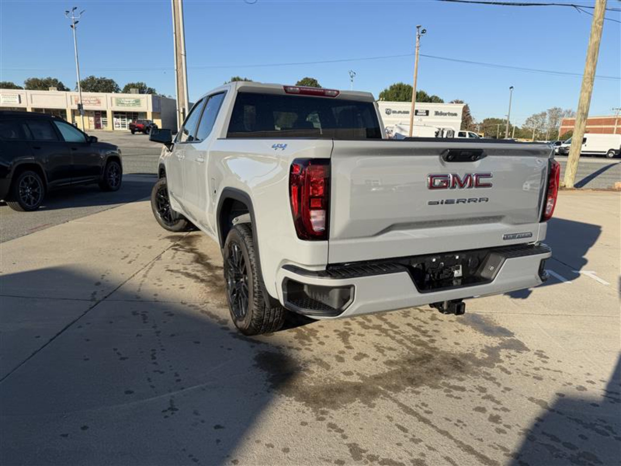 Used 2024 GMC Sierra 1500 Elevation AWD/4WD image 5