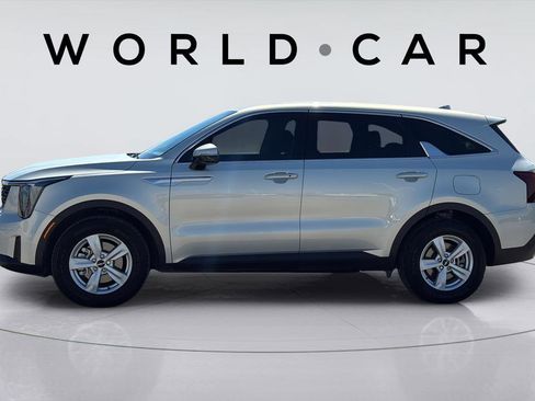 Used 2026 Kia Sorento LX image 8