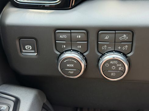 New 2026 GMC Sierra 2500 AT4 w/ AT4 Premium Plus Package AWD/4WD image 19