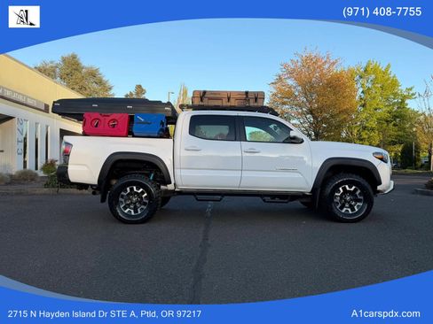 Used 2022 Toyota Tacoma TRD Off-Road AWD/4WD image 9
